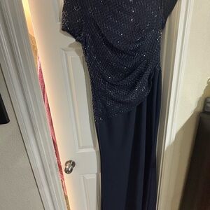 Adrianna Papell Size 10 Navy long Dress